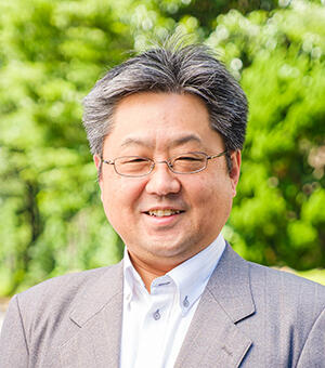 眞鍋 佳嗣 教授